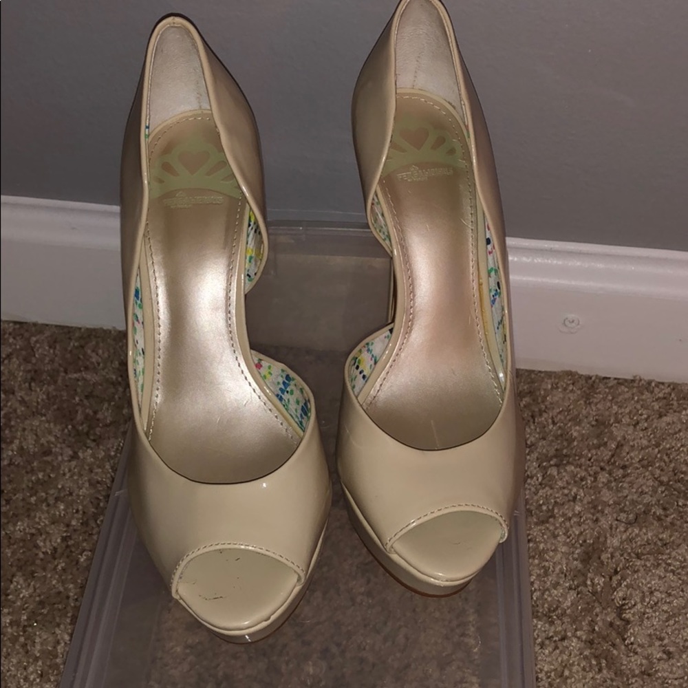 Fergalicious nude heels size 7